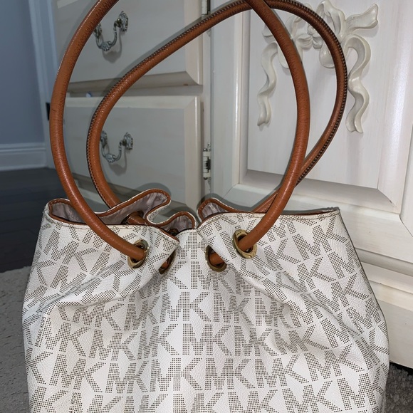 Michael Kors tan logo purse - Picture 2 of 3
